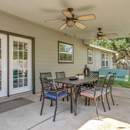Cozy 4 Bedroom Home Blocks To Main Street And Wineries Фредериксбург Екстериор снимка